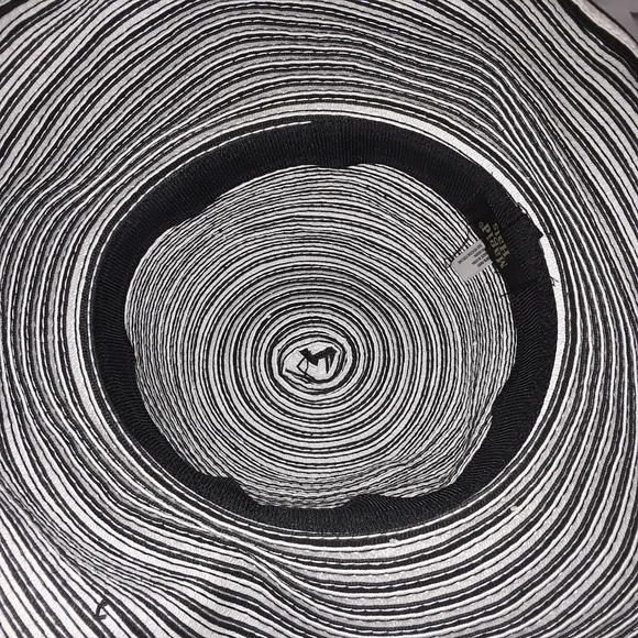 Sunhat - Magid Hats Paper Black & White Sunhat - EUC - Picture 3 of 5